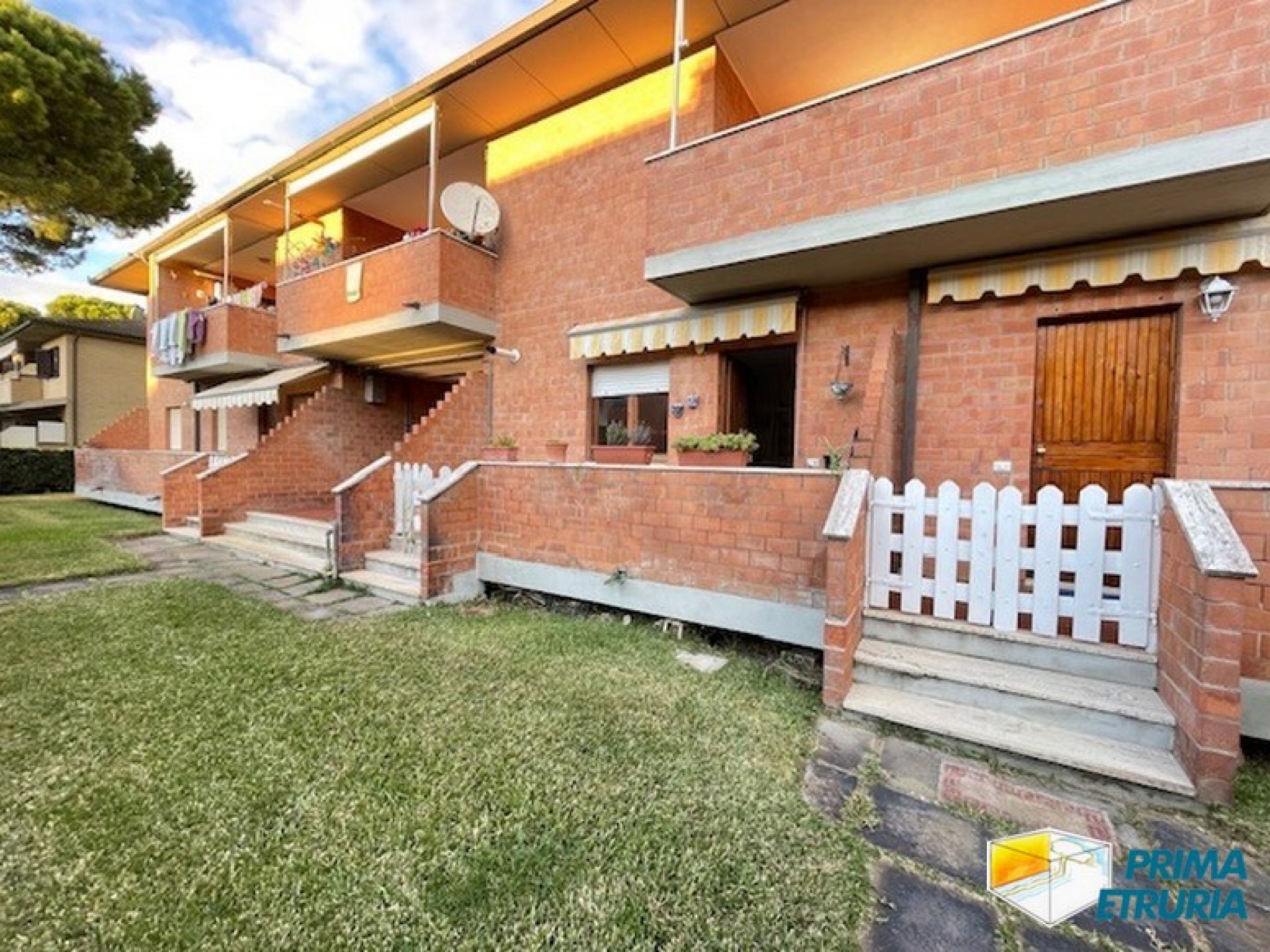 Bilocale con ingresso indipendente e garage in zona tranquilla, a due passi dal mare - ZONA TOMBOLO -