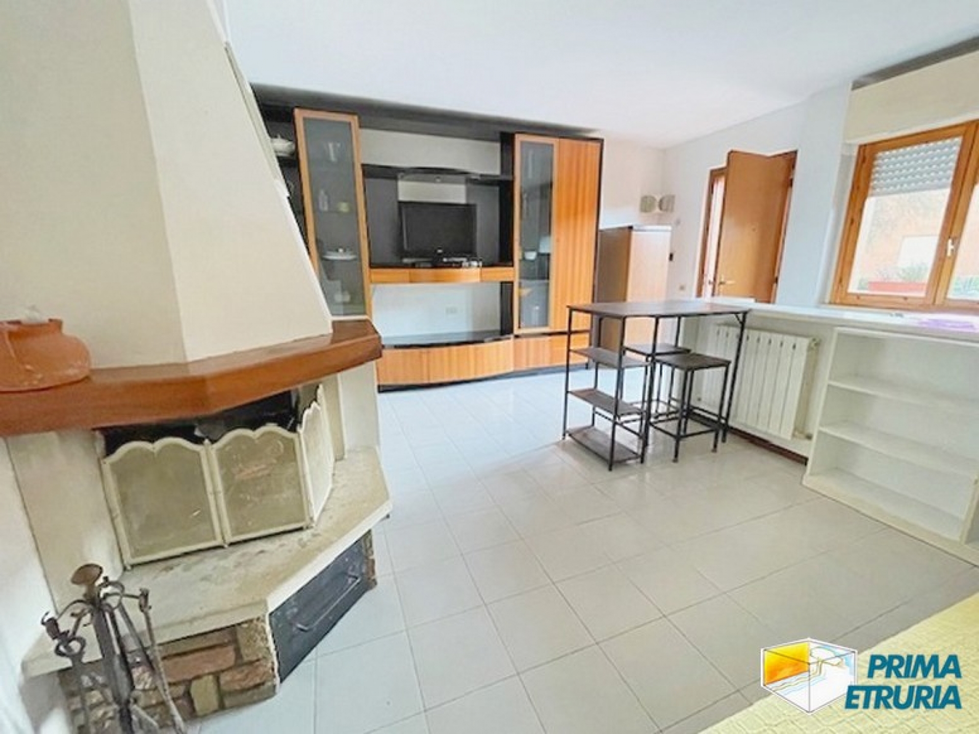Bilocale con ingresso indipendente e garage in zona tranquilla, a due passi dal mare - ZONA TOMBOLO -