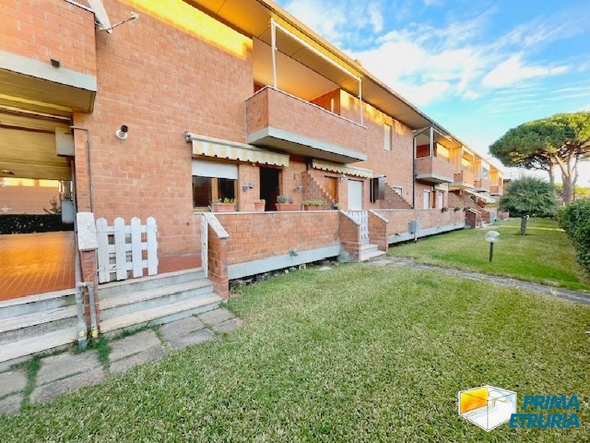 Bilocale con ingresso indipendente e garage in zona tranquilla, a due passi dal mare - ZONA TOMBOLO -