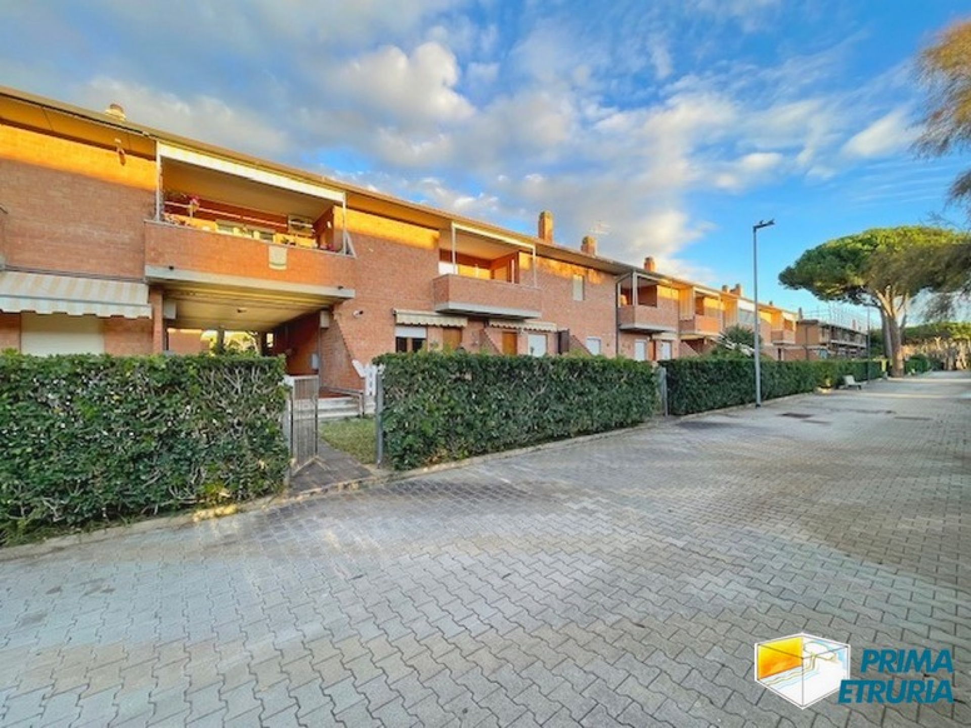 Bilocale con ingresso indipendente e garage in zona tranquilla, a due passi dal mare - ZONA TOMBOLO -