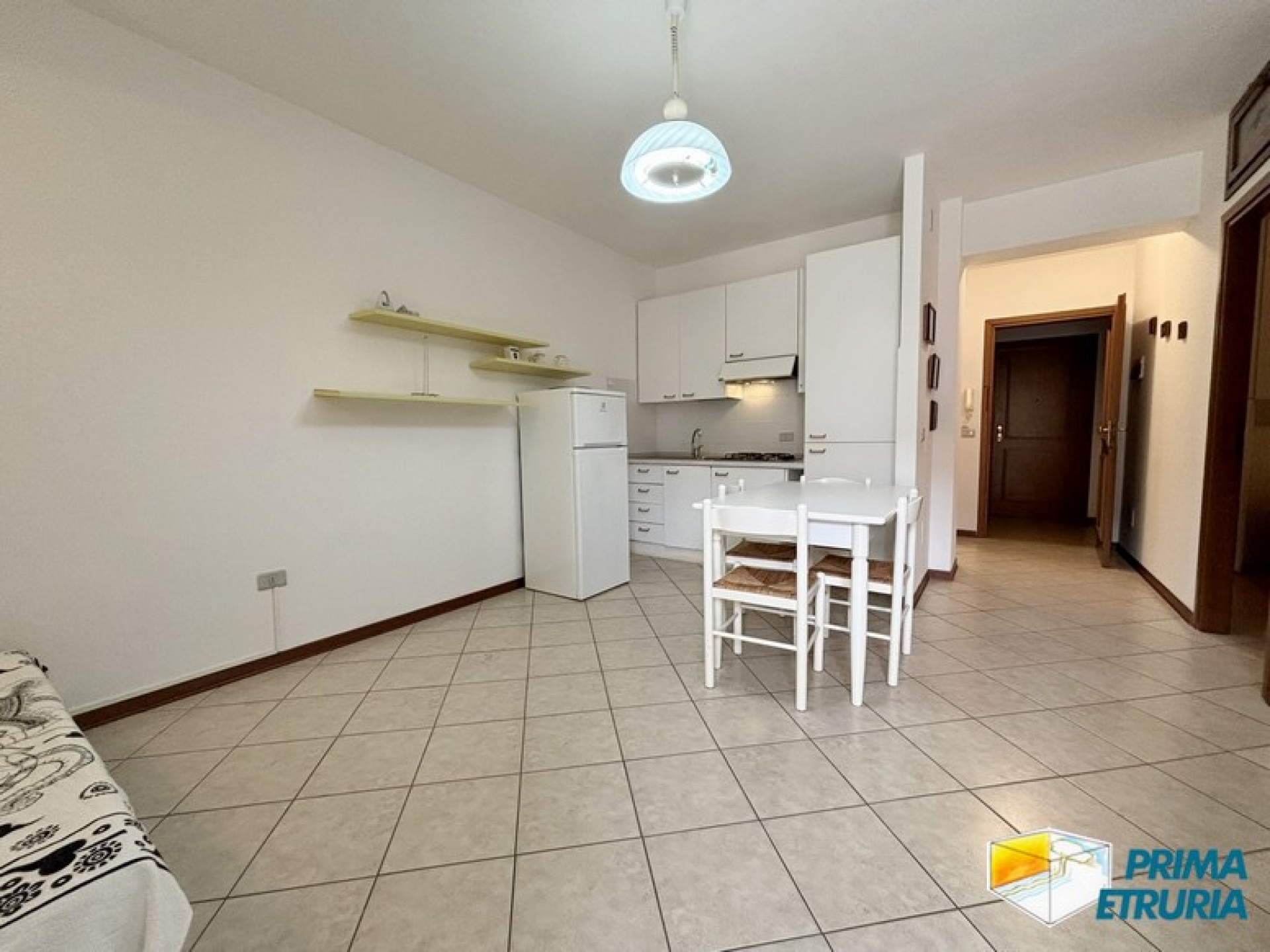 TRILOCALE CON AMPIA TERRAZZA - ZONA CENTRO -