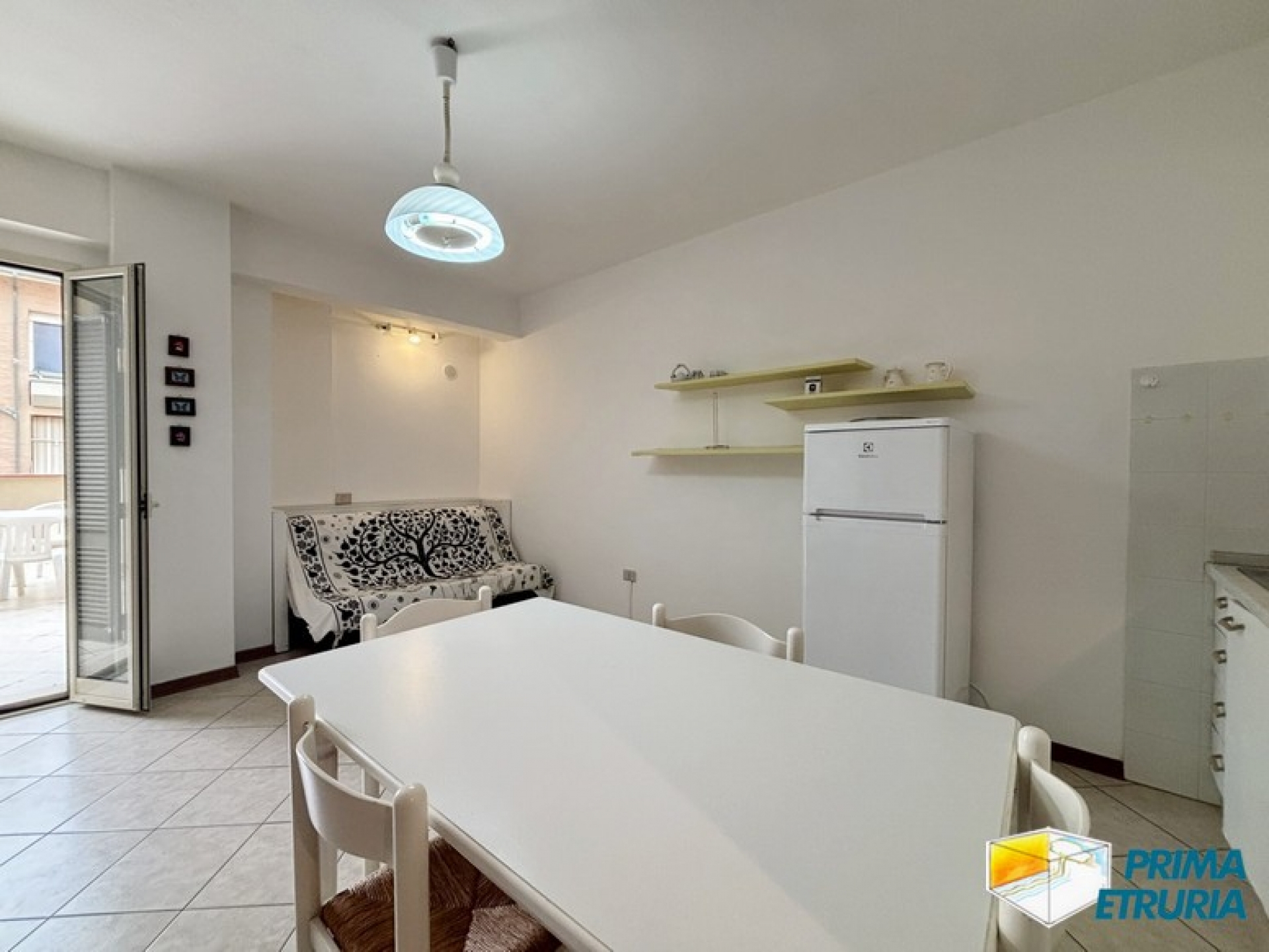 TRILOCALE CON AMPIA TERRAZZA - ZONA CENTRO -
