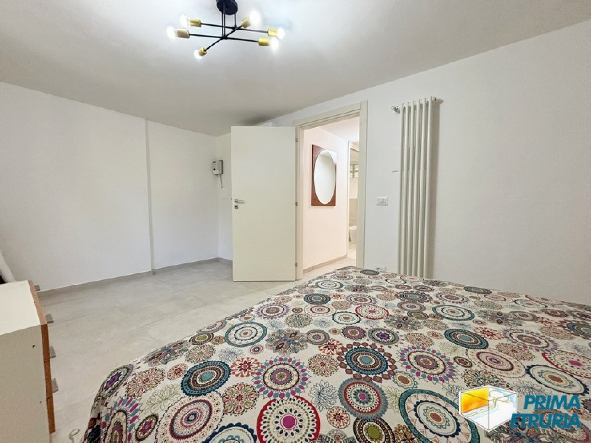 Trilocale rinnovato con giardino privato immerso nella pineta - ZONA CENTRO -
