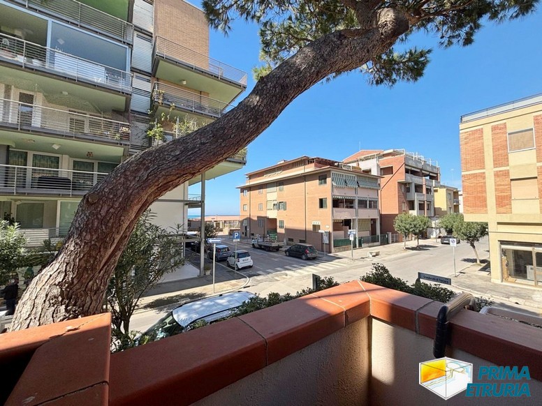 Tra il mare e la quiete del corso, una casa da vivere con libertà - ZONA CENTRO -