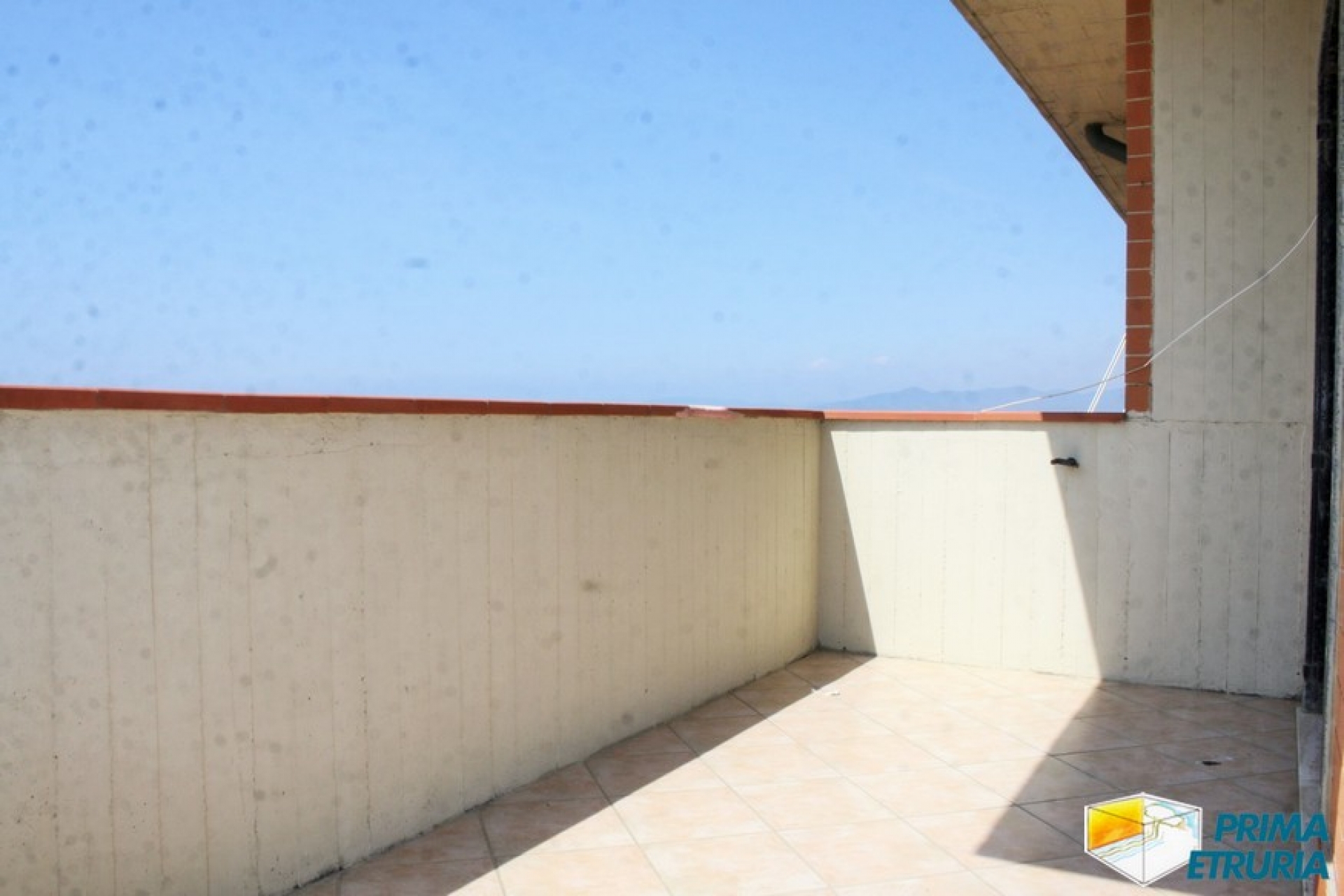 Bilocale fronte mare con terrazza panoramica in zona Centro