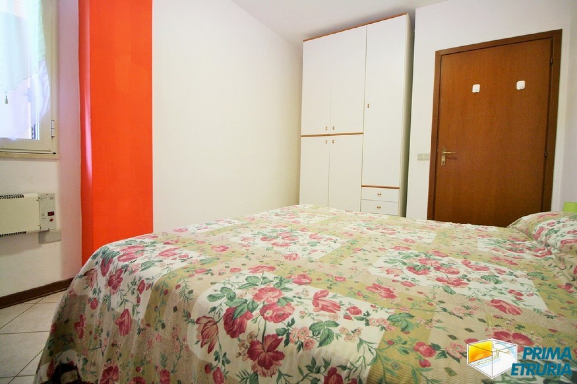 Comodo trilocalecon terrazzo a 50 metri dal mare in zona Centro