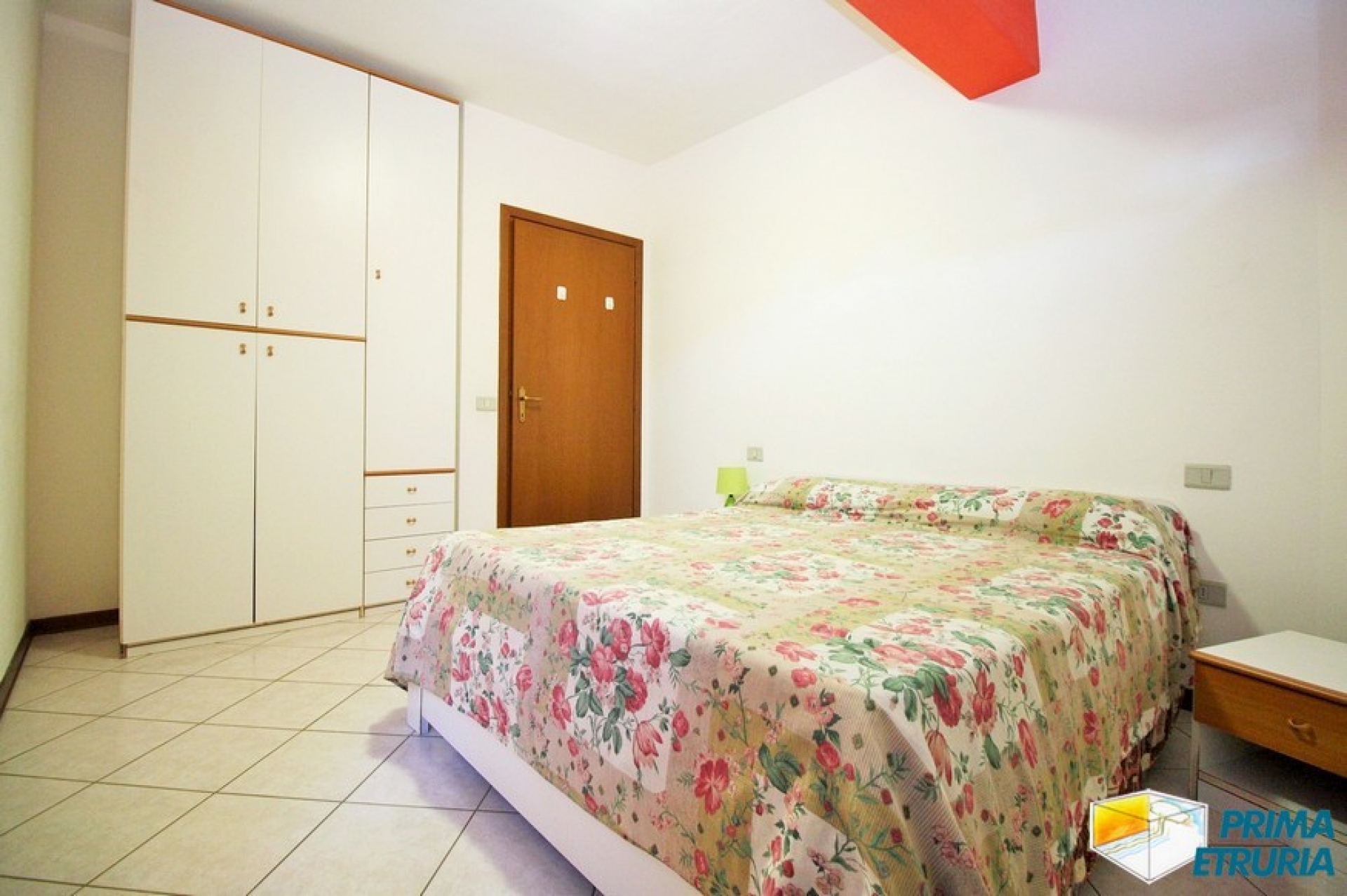 Comodo trilocalecon terrazzo a 50 metri dal mare in zona Centro