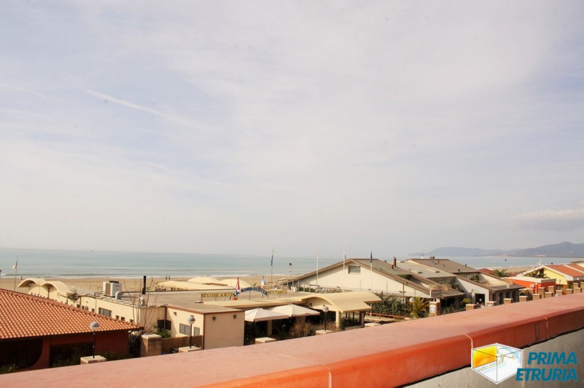 TRILOCALE ARCOBALENO 21 FRONTE MARE - ZONA CENTRO 