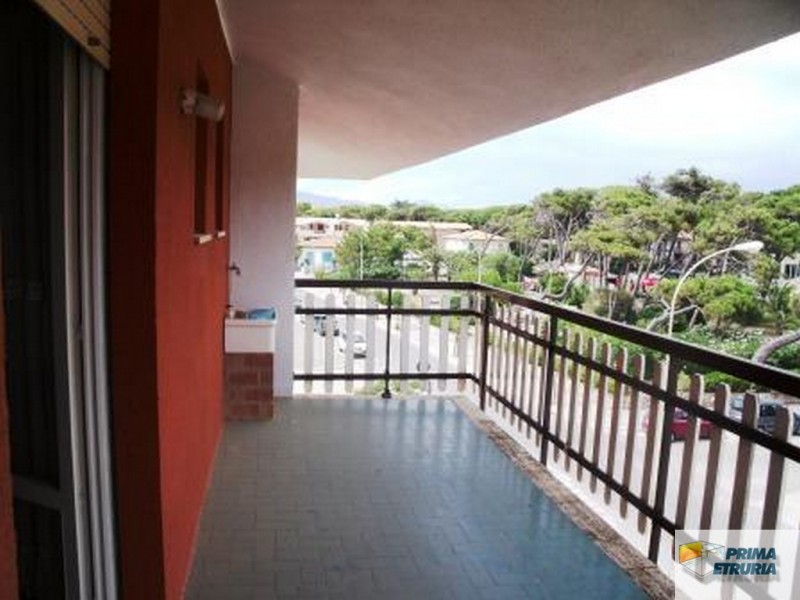 VENDESI BILOCALE VIA VERDI FRONTE MARE - ZONA ROSMARINA -