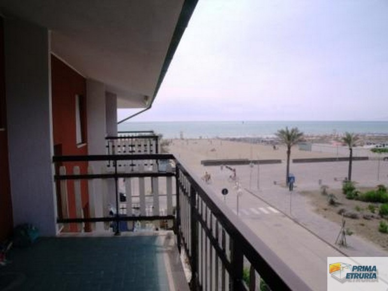 VENDESI BILOCALE VIA VERDI FRONTE MARE - ZONA ROSMARINA -