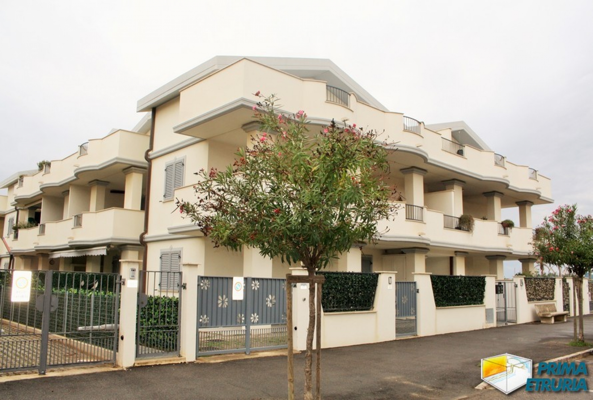 VENDESI ATTICO VISTA MARE - ZONA ROSMARINA -
