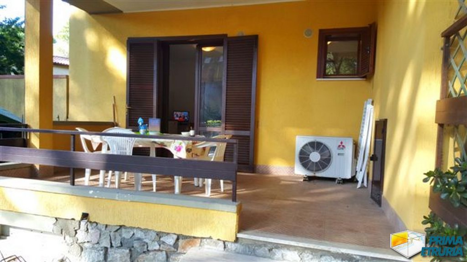 VENDESI BILOCALE CON GIARDINO - ZONA ROSMARINA -