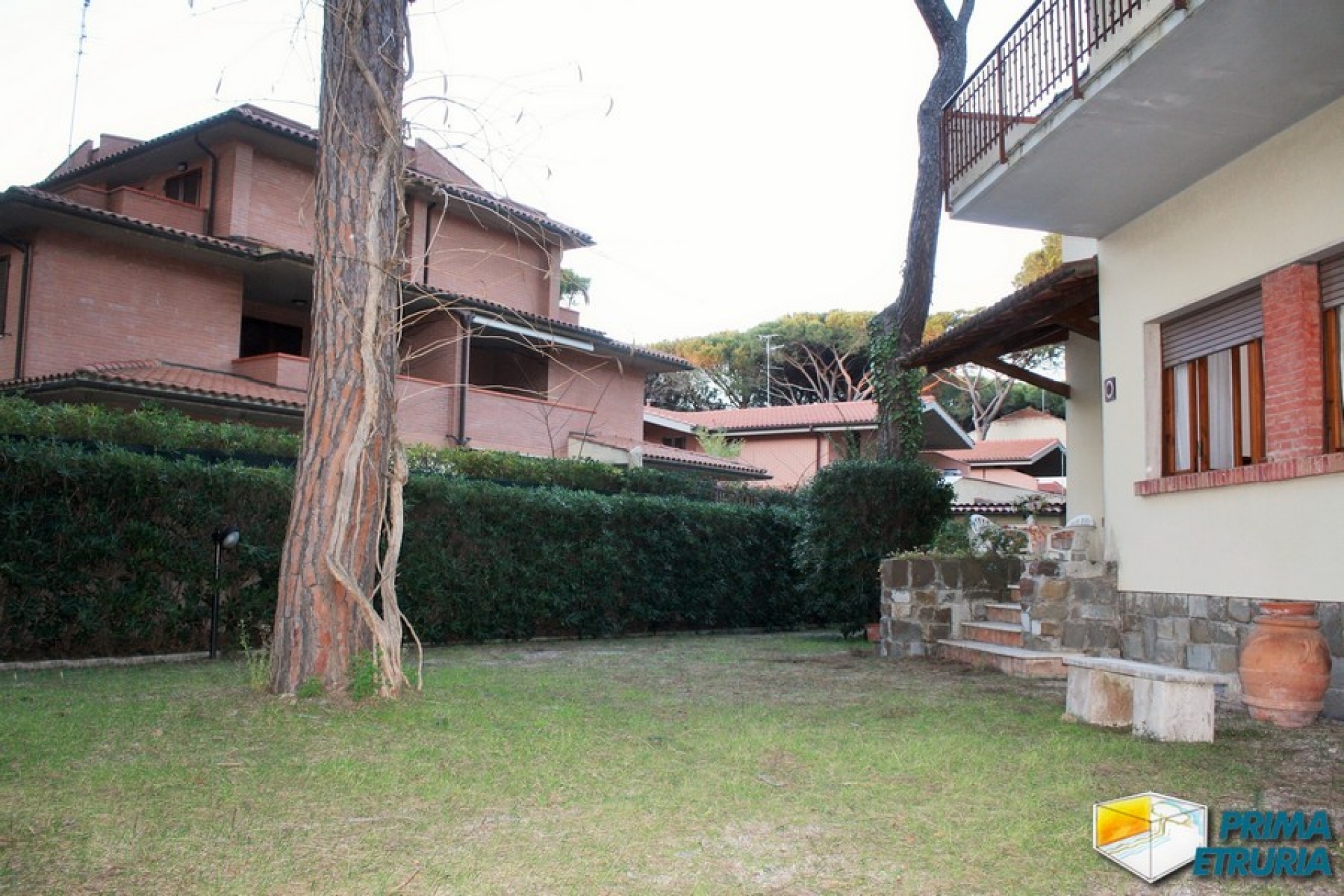 TRE CAMERE CON GIARDINO VIA MONTECRISTO - ZONA ROSMARINA -