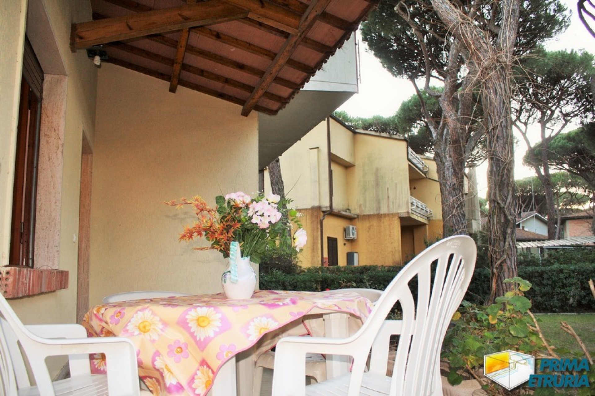 TRE CAMERE CON GIARDINO VIA MONTECRISTO - ZONA ROSMARINA -
