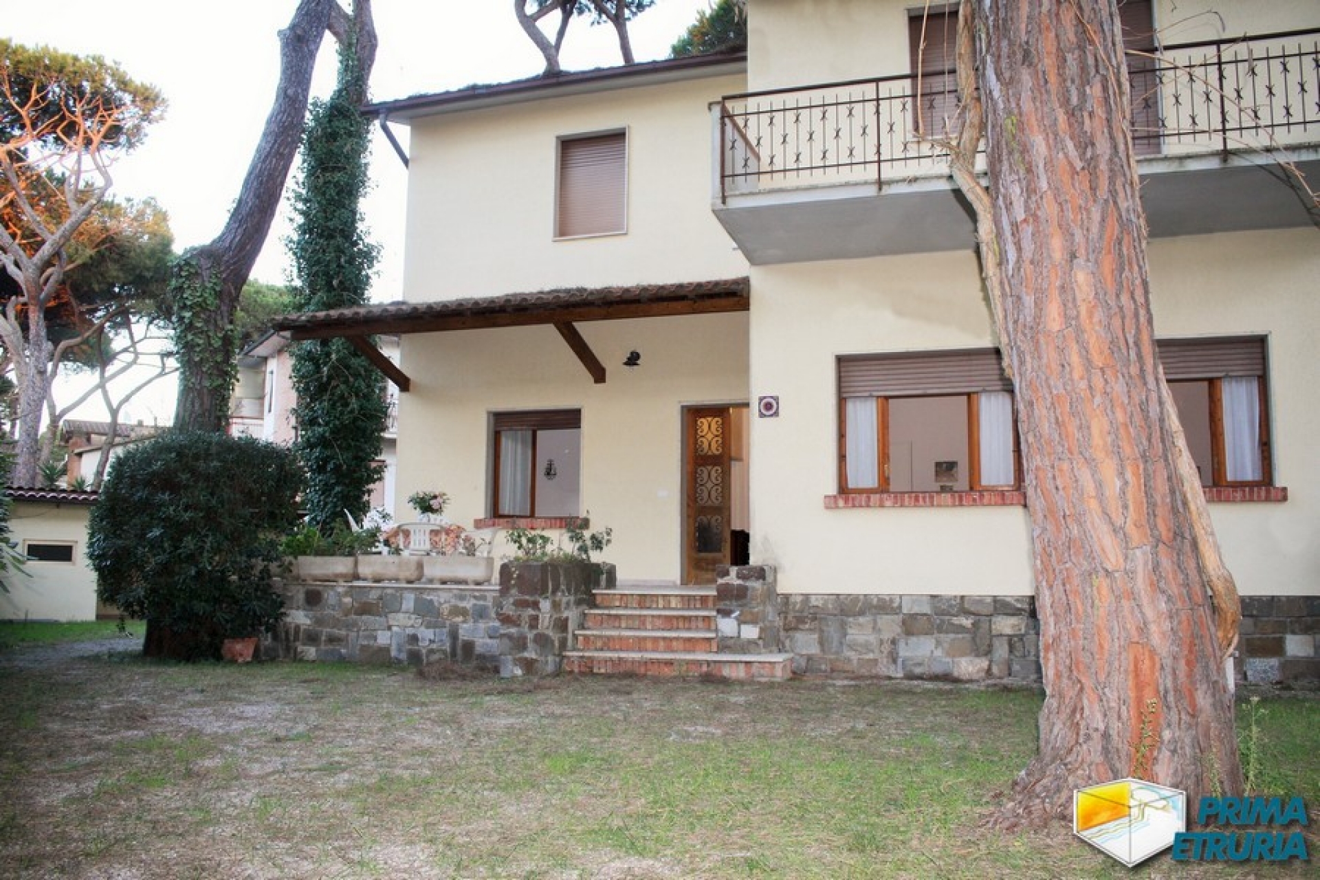 TRE CAMERE CON GIARDINO VIA MONTECRISTO - ZONA ROSMARINA -