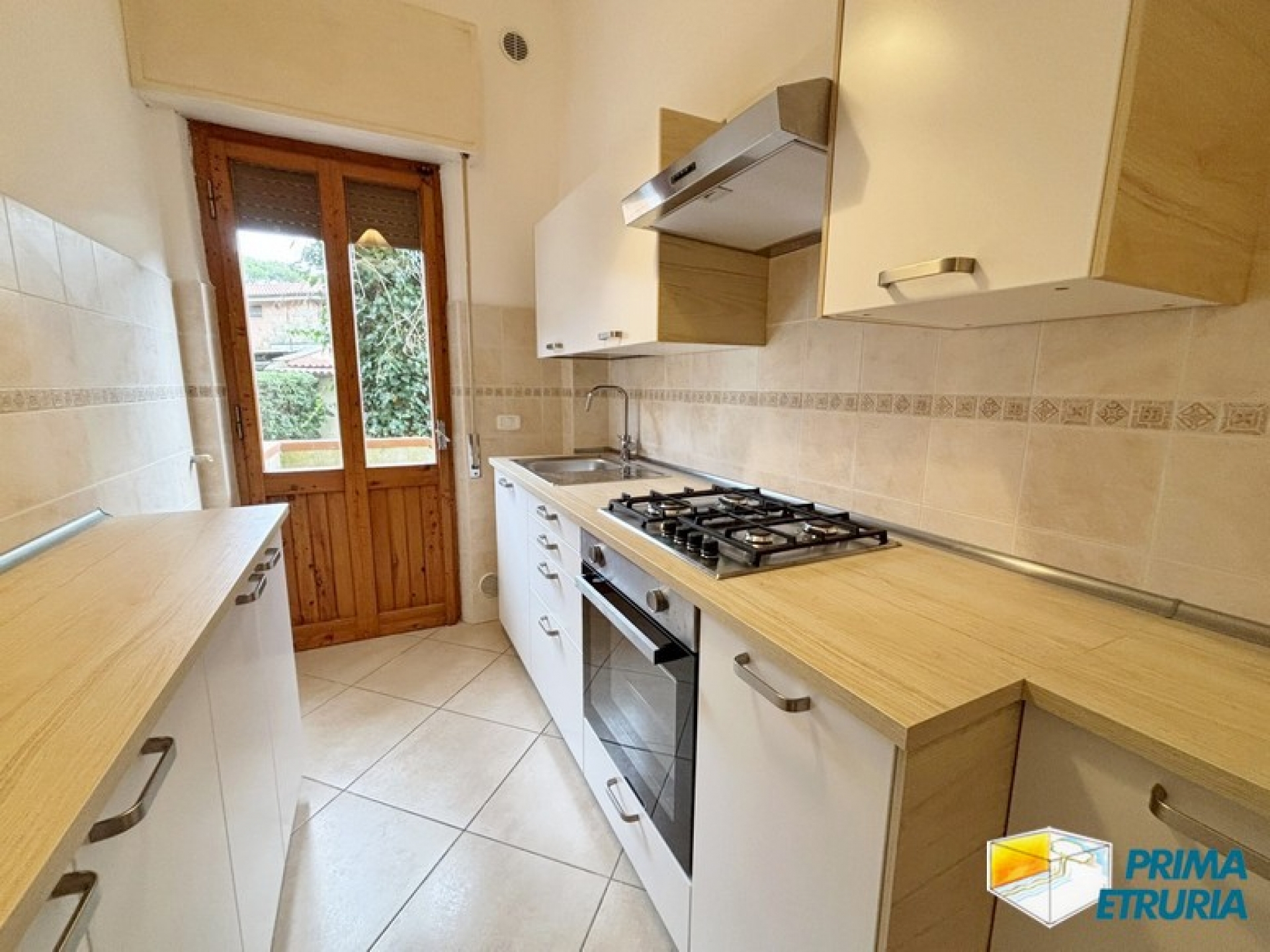 TRE CAMERE CON GIARDINO VIA MONTECRISTO - ZONA ROSMARINA -