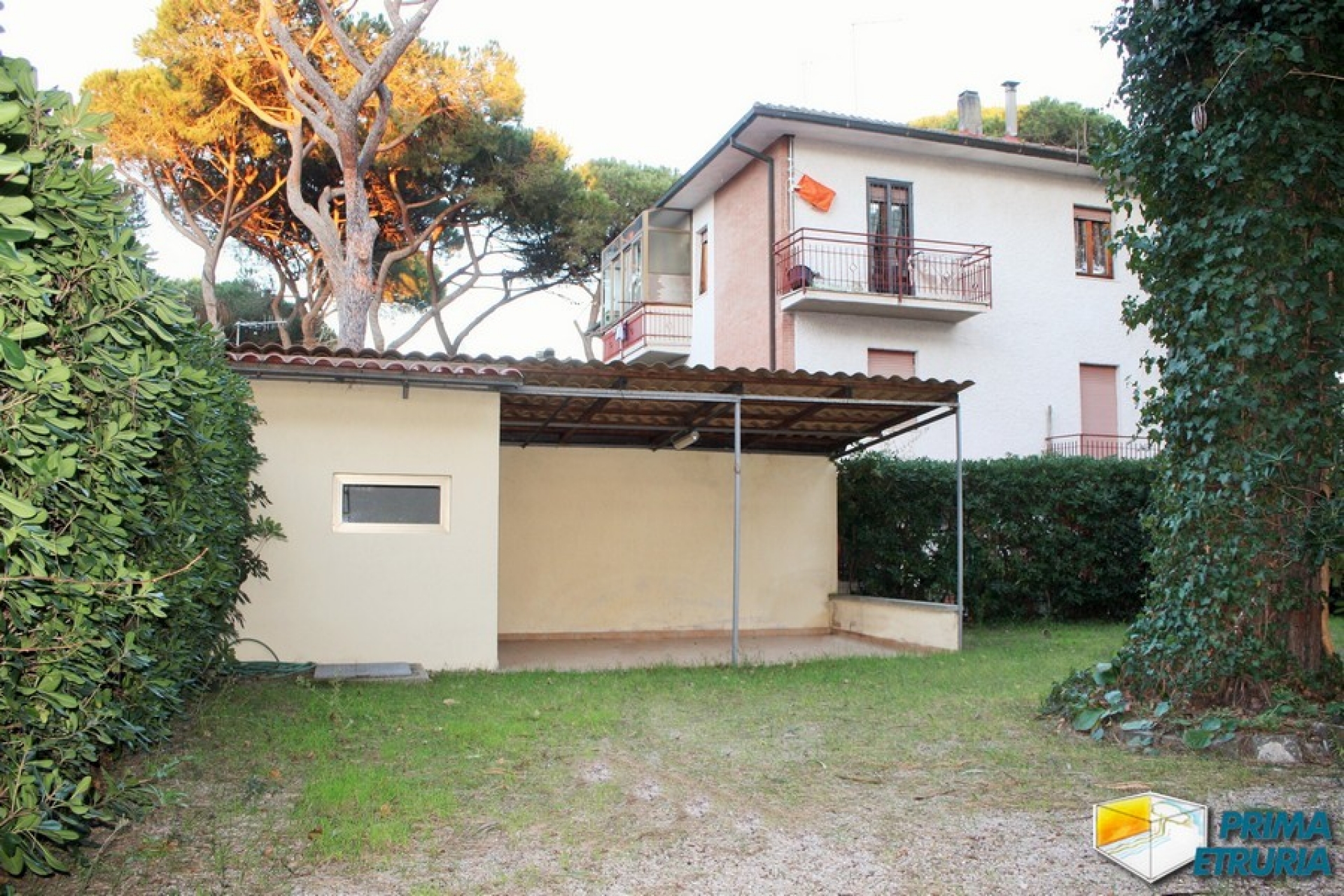 TRE CAMERE CON GIARDINO VIA MONTECRISTO - ZONA ROSMARINA -