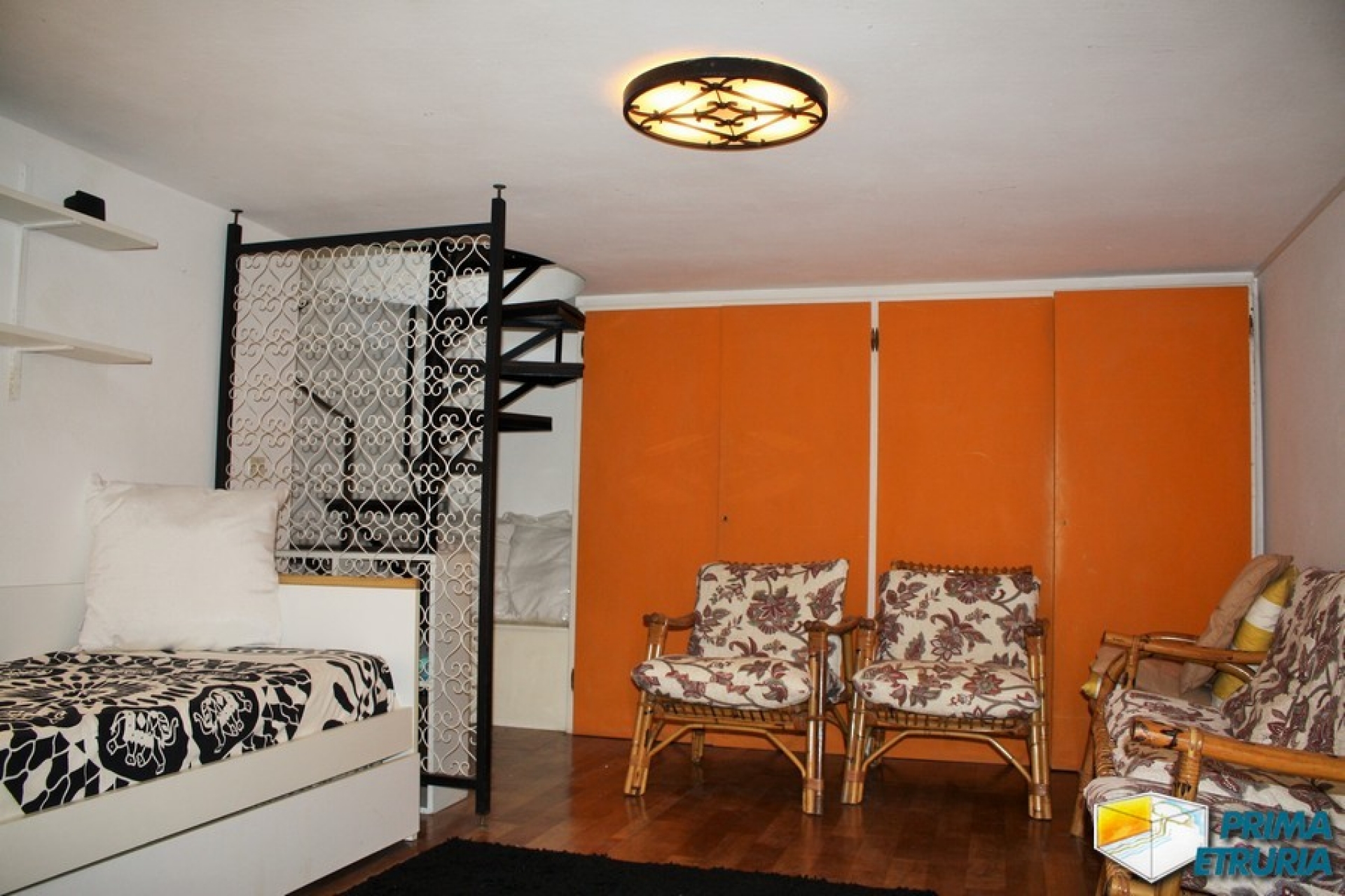 VENDESI APPARTAMENTO CON CORTE ESCLUSIVA - ZONA ROSMARINA -