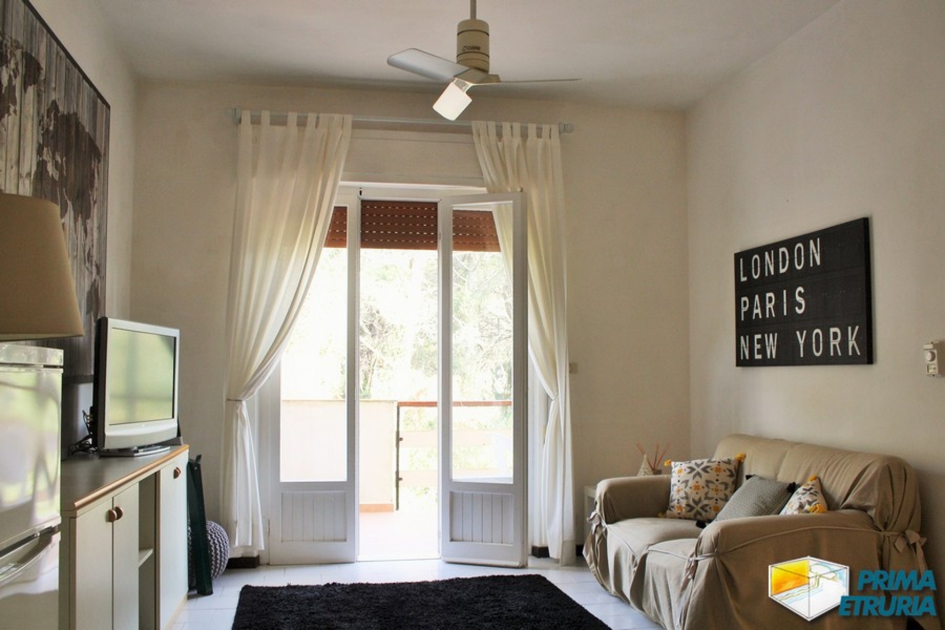 VENDESI APPARTAMENTO CON CORTE ESCLUSIVA - ZONA ROSMARINA -
