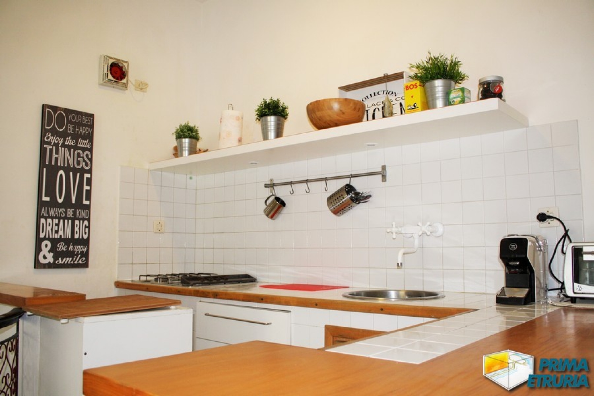 VENDESI APPARTAMENTO CON CORTE ESCLUSIVA - ZONA ROSMARINA -