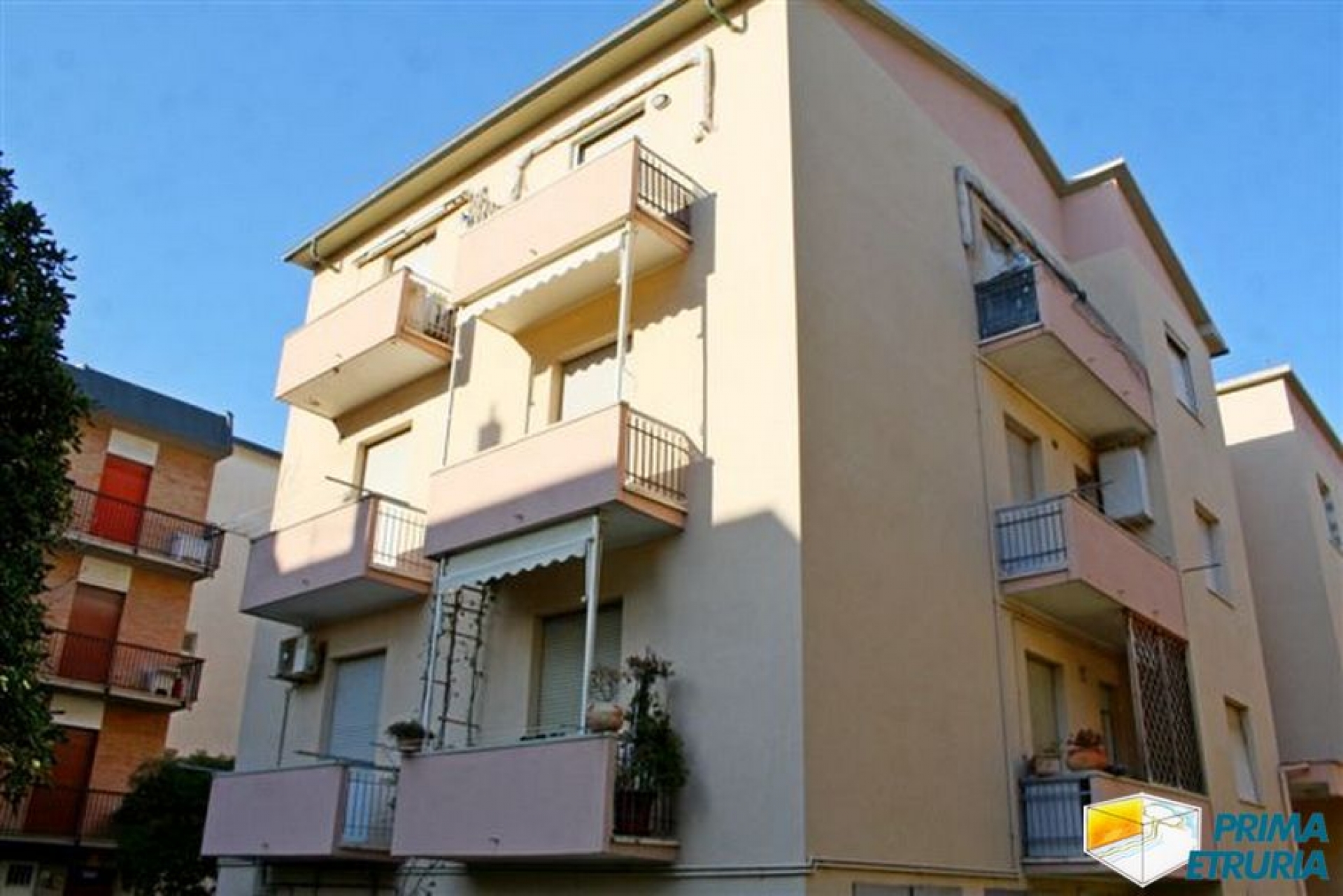 VENDESI TRILOCALE RISTRUTTURATO - ZONA CENTRO -