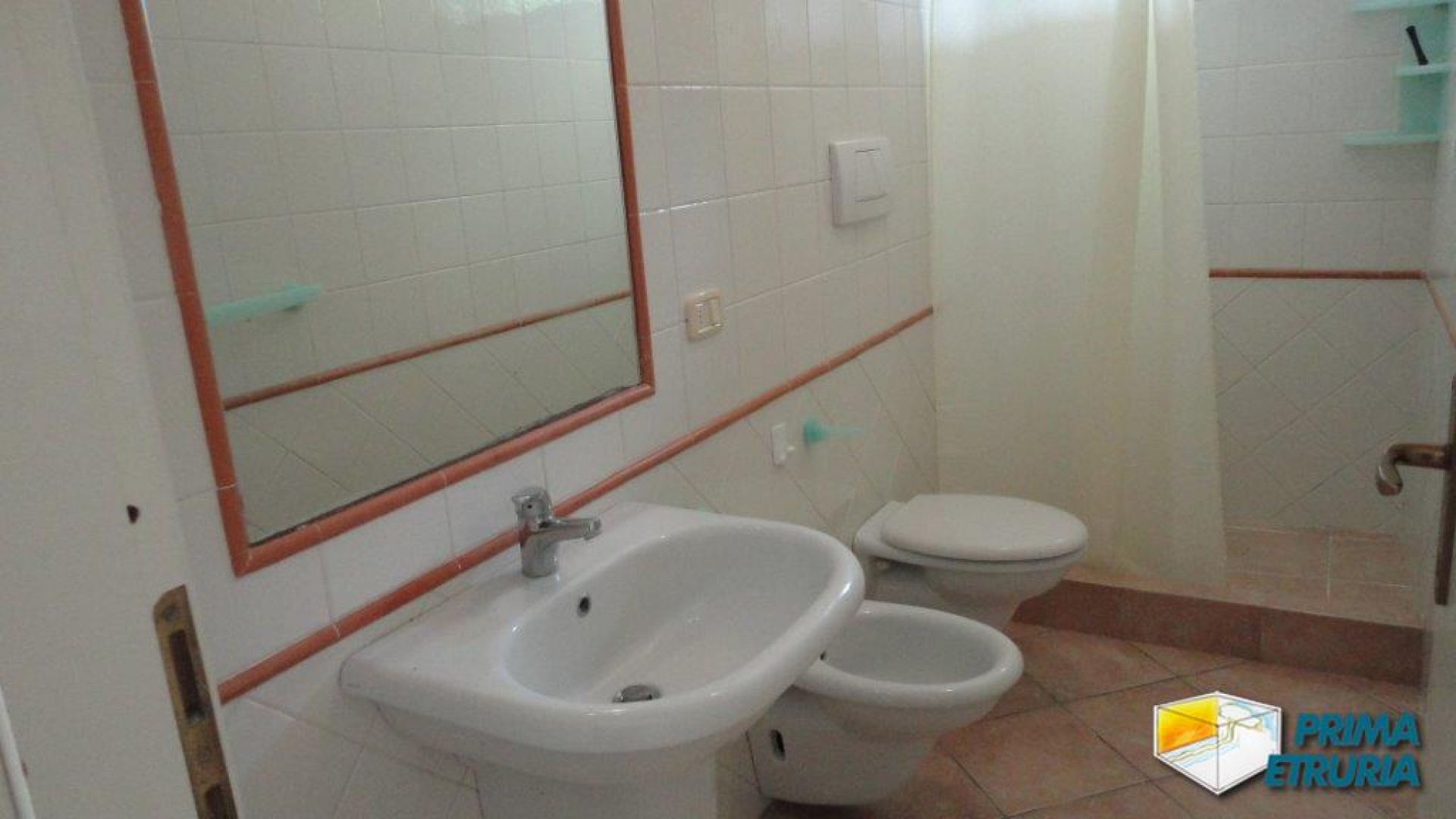 VENDESI VILLETTA CON GIARDINO VIA DEL MUGHETTO 4 - ZONA ROSMARINA -