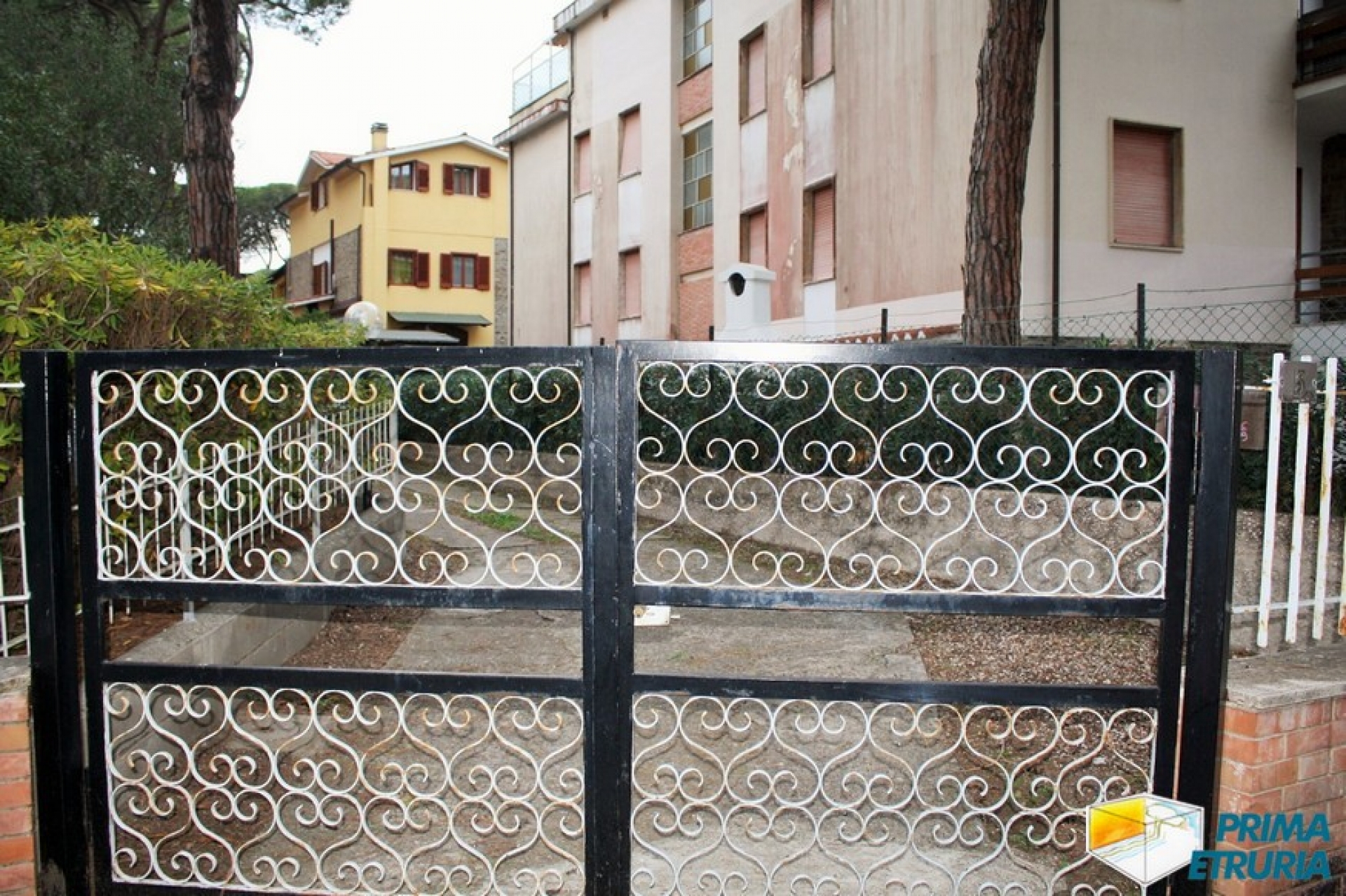 VENDESI TRILOCALE CON GIARDINO - ZONA ROSMARINA -