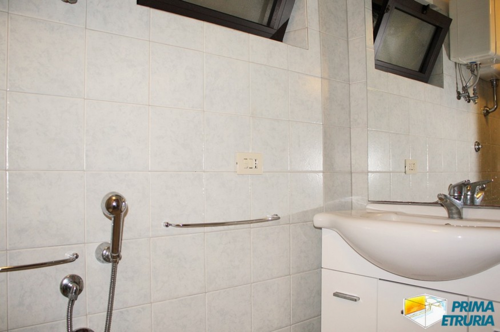VENDESI TRILOCALE CON GIARDINO - ZONA ROSMARINA -